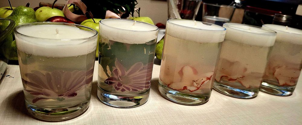 Свещ с живи цветя