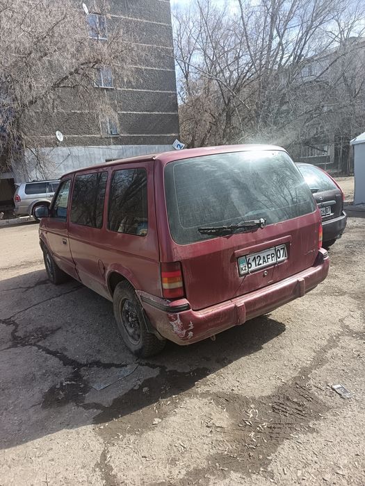 Продам машину Chrysler Voyager