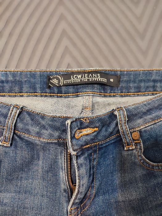 Pantaloni scurti-blugi, marime 40, culoare albastru