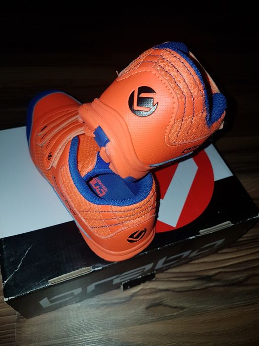 Маратонки BRABO номер 34