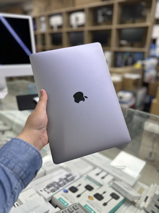 MacBook Air 13 M1 8/256 1 цикл б/у