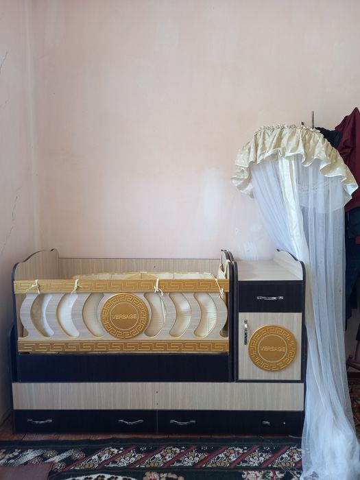 Bolalar maneji / krovat