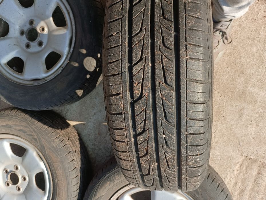 Продавам железни джанти с гуми Субару Форестер 195/65/15