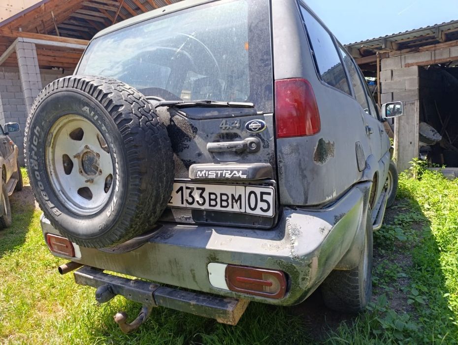 Продаю авто Нисан Местрал