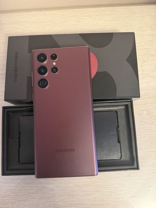 Продам телефон самсунг S 22 Ultro 512