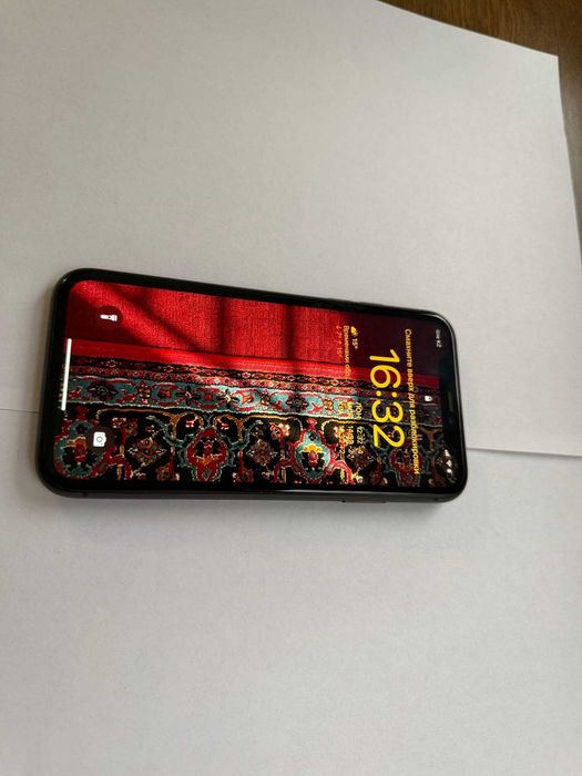 iPhone 11 128 ГБ, аккумулятор 77%, черный