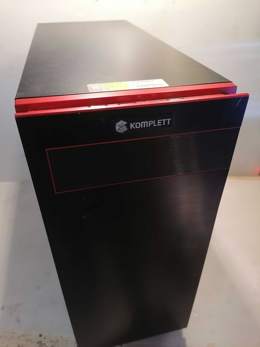 carcasa pc  cu geam lateral plexiglas , stare ok