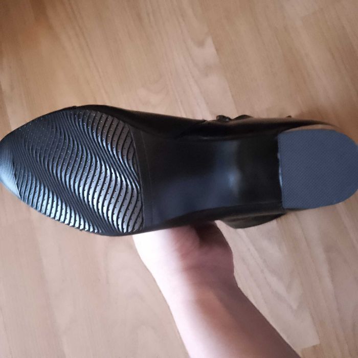 Продавам чисто нови боти с ток