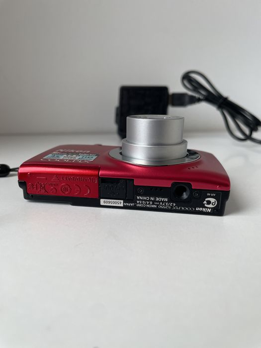Aparat Foto Digital NIKON COOLPIX S2550 RED 12.0 MP, 8GB, Wide 4X Zoom, HD Movie, Digital Point and Shoot Camera