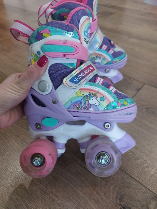 Светещи ролкови кънки