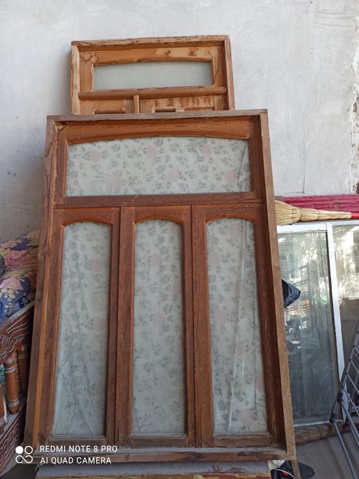 1 ta Eshik,4 ta rom  yaxshi taxtadan qilingan ,oynalari bilan