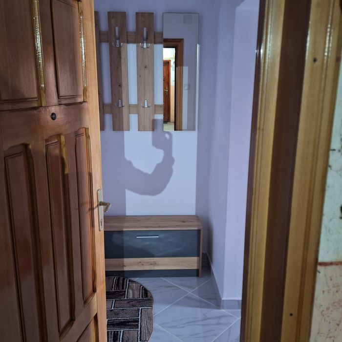 Inchiriez apartament