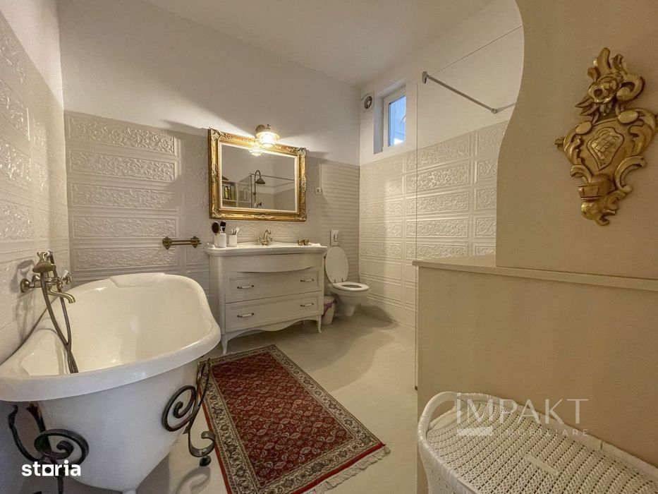 Apartament deosebit cu 3 camere, curte si parcare, aproape de Centru