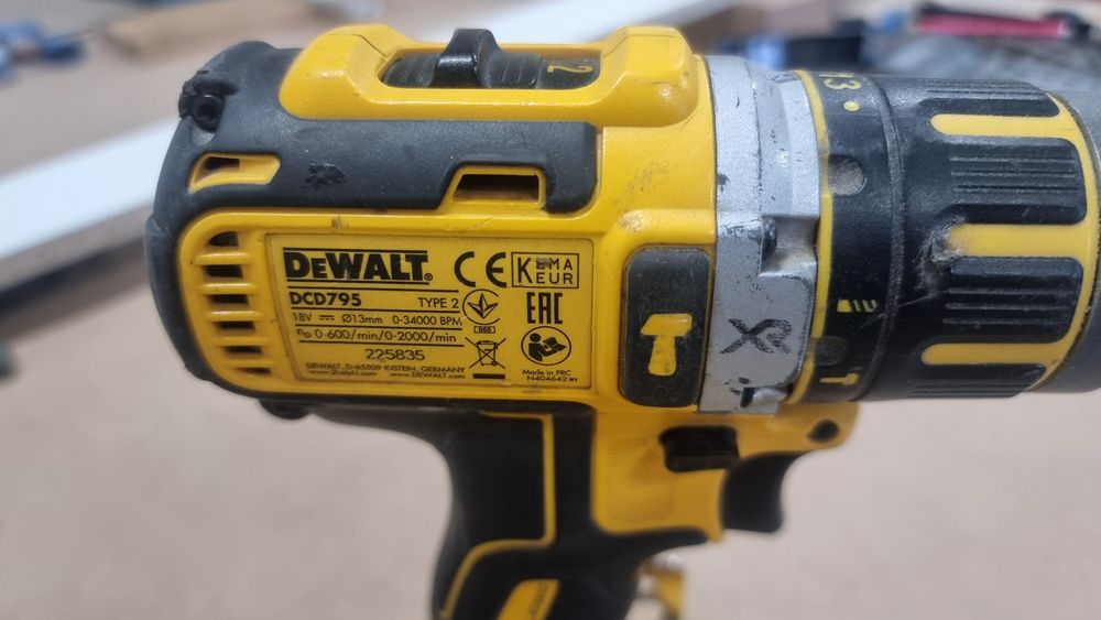 Masina gaurit dewalt +2 baterii + incarcator