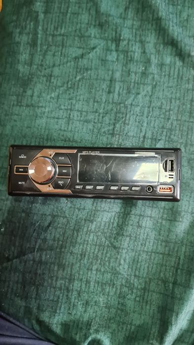 MP3 auto cu slot de card și usb