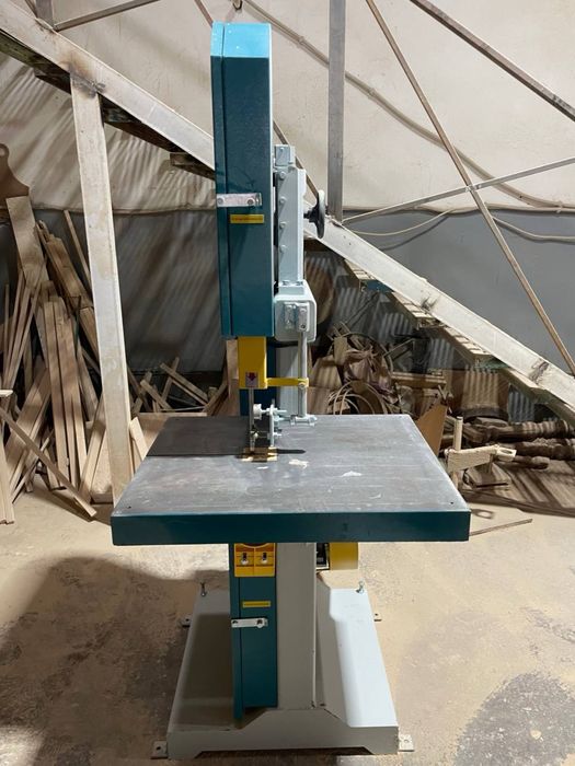 Ленточная пила по дереву