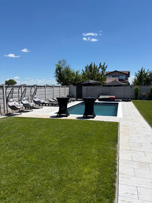 Casă superbă cu piscină lângă pădure cu acces privat