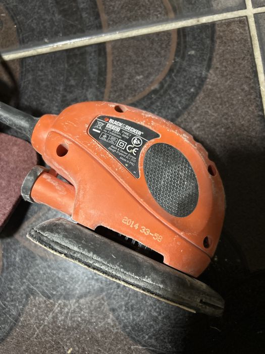 Set slefuitor Black&Decker si rezerve smirghel