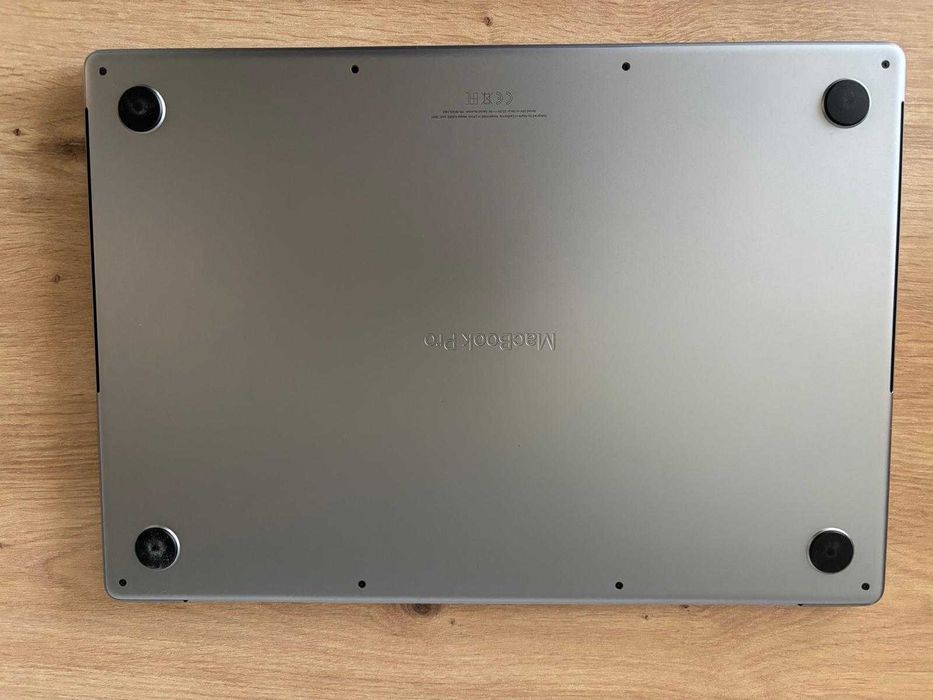 MacBook Pro 16" (2021, M1 Pro) – 16GB RAM, 512GB SSD, 365 cicluri