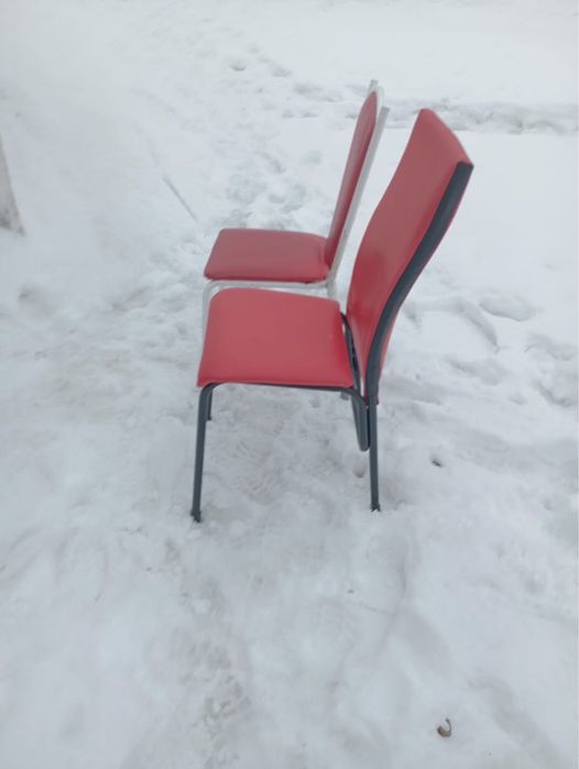 Продам красные стулья
