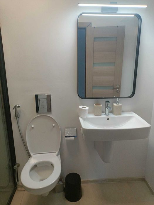 Închiriez studio la casă, cu curte și acces separat – Decebal 84, zona liniștită