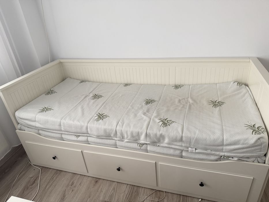 Pat extensibil IKEA HEMNES cu 2 saltele și 3 sertare