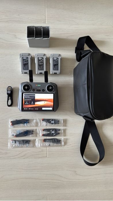 Продам джойстик RC2+зарядная станция+три батареи+сумка дрона DJI mini