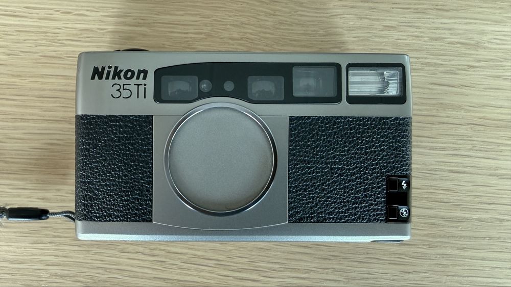 Продавам фотоапарат Nikon 35Ti