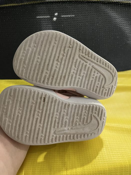 Sandale Nike fetite marimea 22