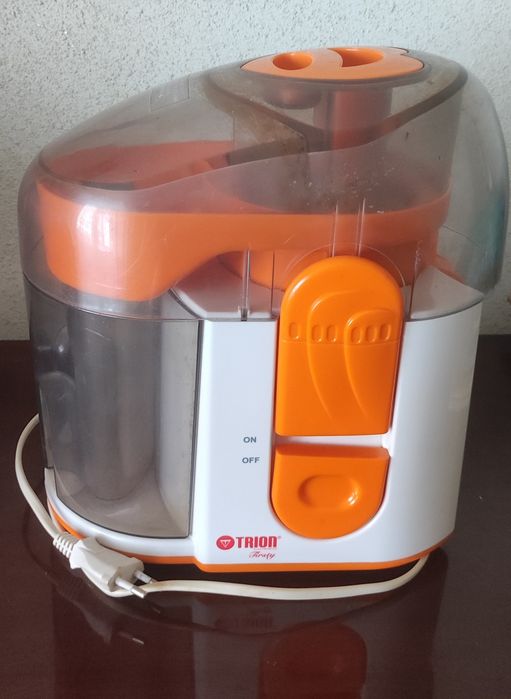 Vând robot suc Trion