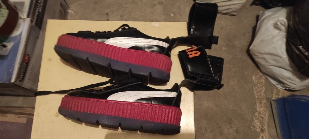 De vânzare pantofi sport