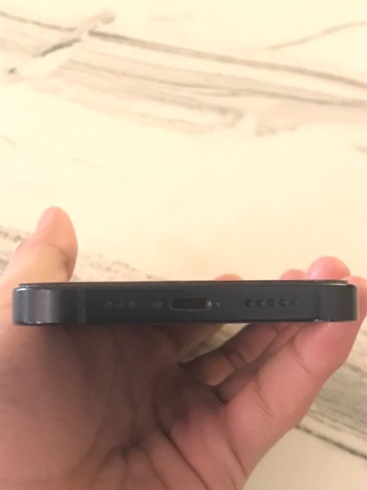 Продам Iphone 13