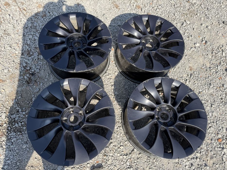 Джанти Tesla Model 3