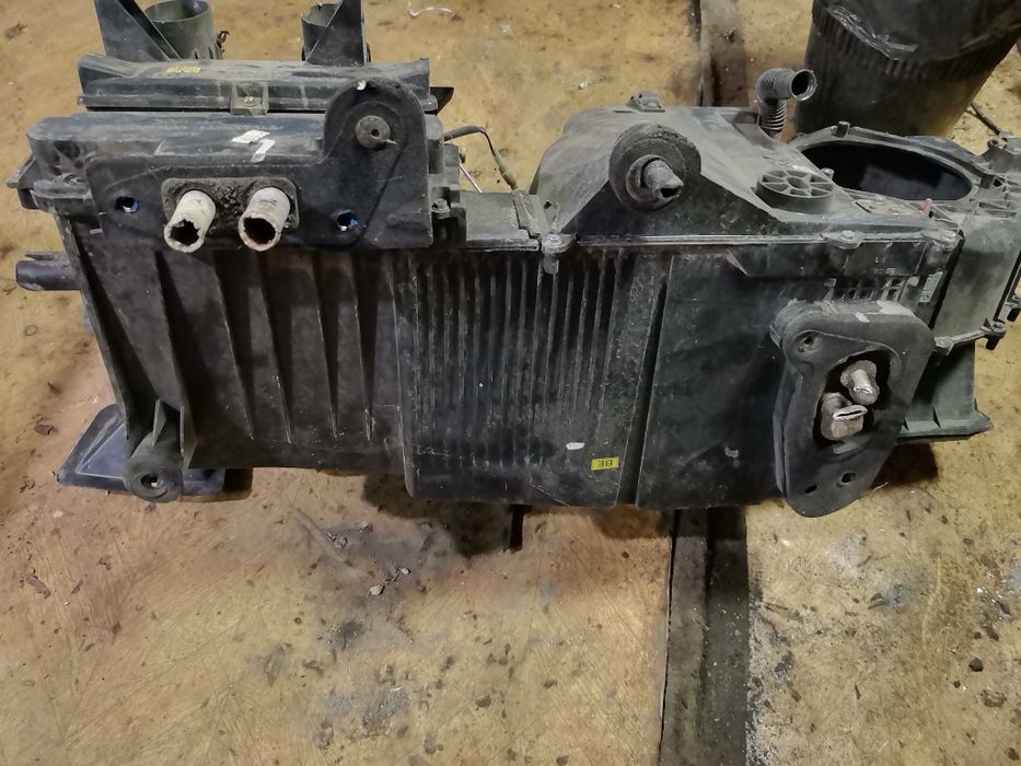 Дэу Леганза корпус отопителя.