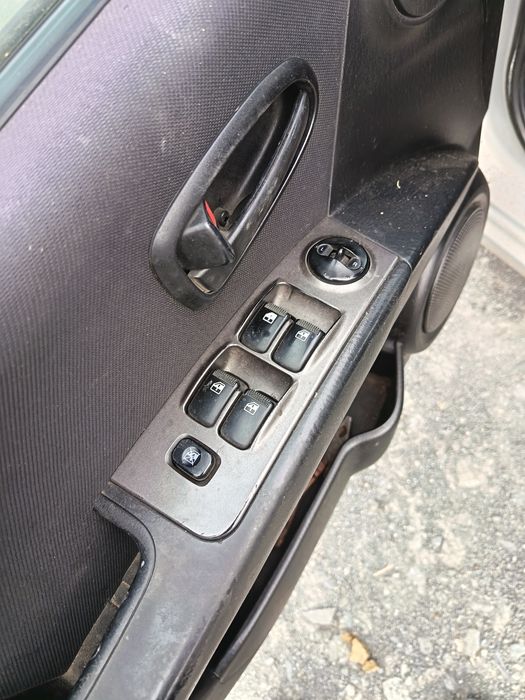Hyundai Matrix 1.5 CRDi  82 к.с. 2003г. Хюндай Матрикс 1.5црди НА ЧАСТИ!!! 

Автомобилът  се продава САМО НА ЧАСТИ!!! 

Налични части:

Двигател