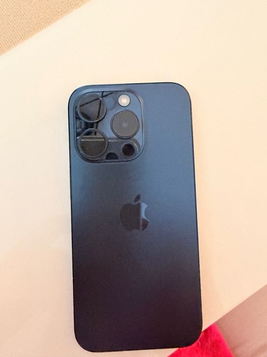 Продавам iPhone 15 pro