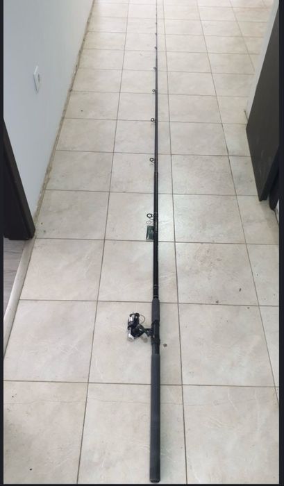 Продавам различни видове въдици, калъфи и колчета със сигнализатори