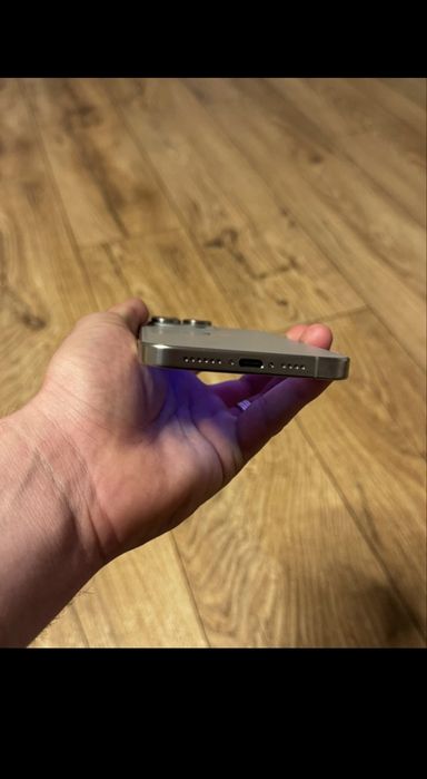 Vând Iphone 15 pro max 256