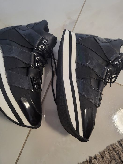 Маркови боти Armani