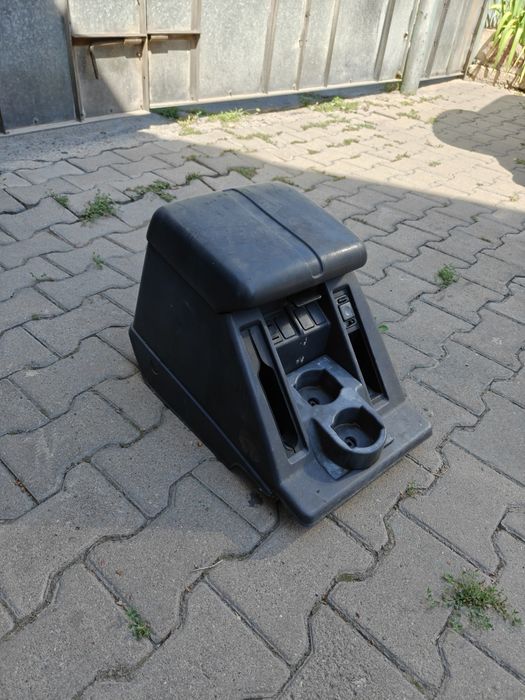 Подлокотник Ниссан сафари