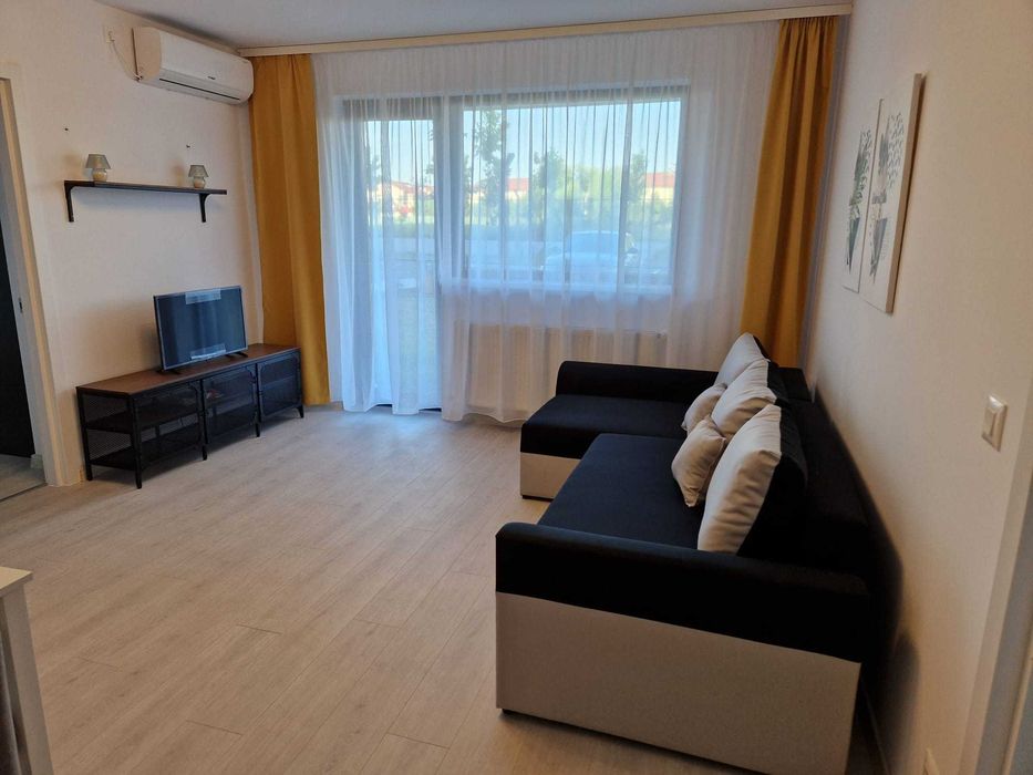 de inchiriat apartament cu 2 camere si curte