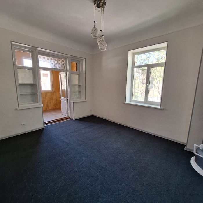 2 комнатная квартира в центре Чирчика