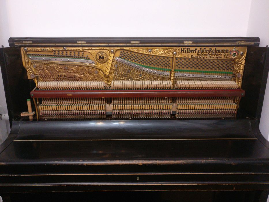 Pianina Hilbert Winkelmann placa bronz Germania