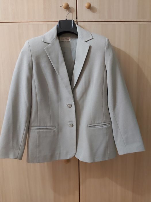 Костюм от три части светло зелен