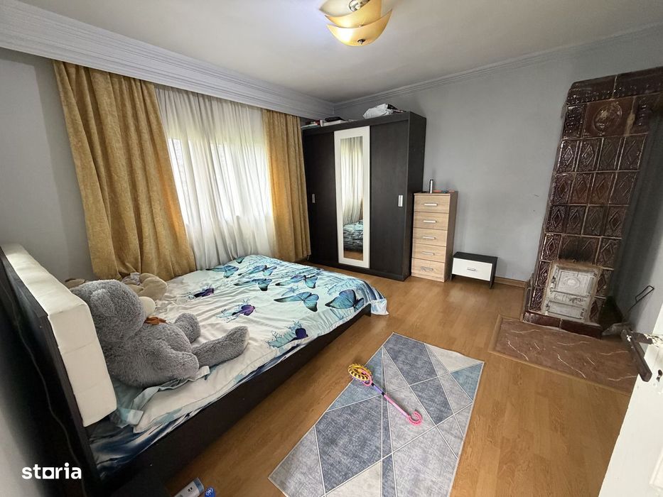 Casa Stalpeni, la asfalt, cu gaze, garaj, anexa, 3 camere, mobilata