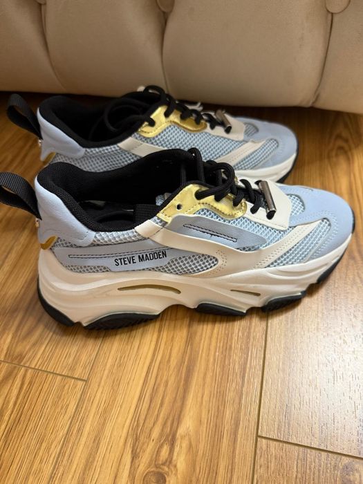 Adidași Steve Madden