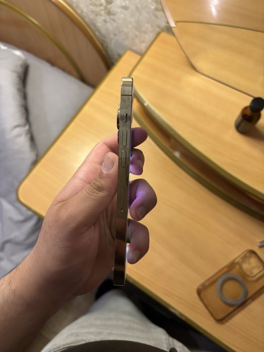 iPhone 14 pro 256 gold