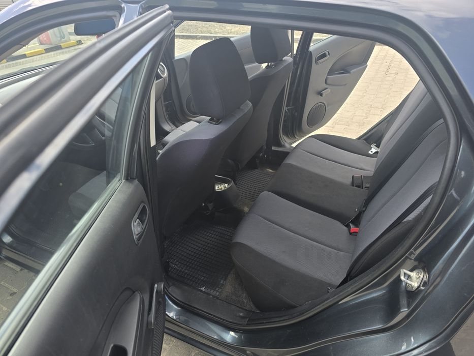 Mazda 2    1.4 benzina