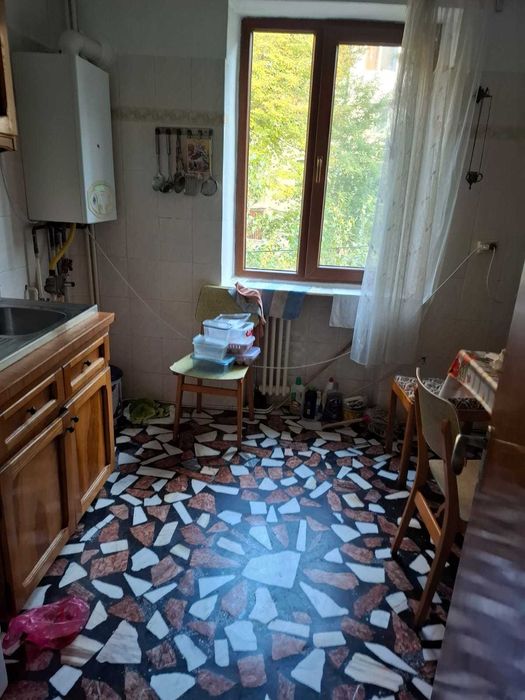 Vând apartament mare Găești