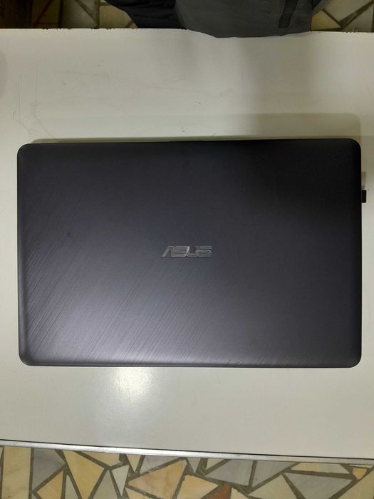 Noutbuk ASUS sotiladi